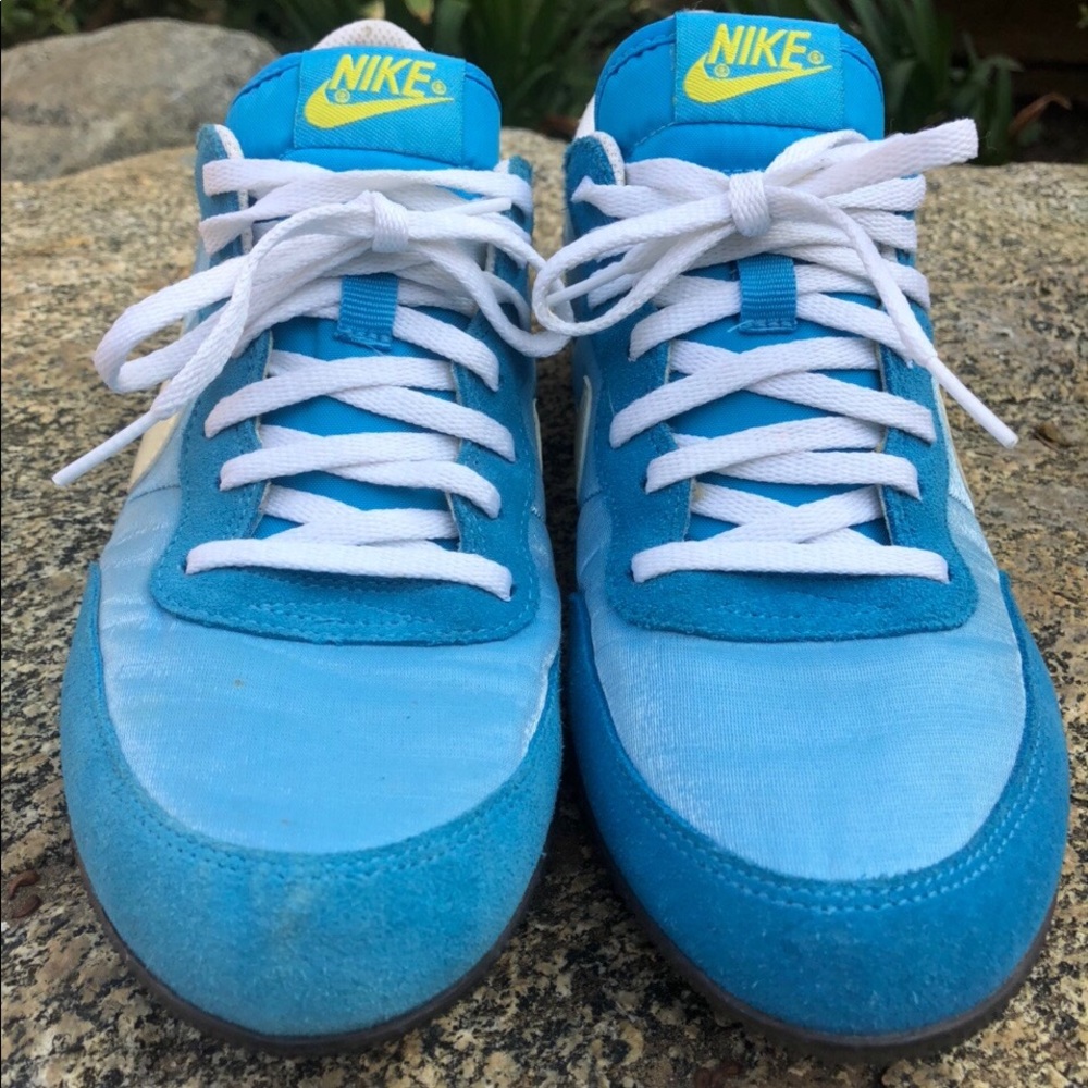 pre-owned Nike’s sz 8 light weight